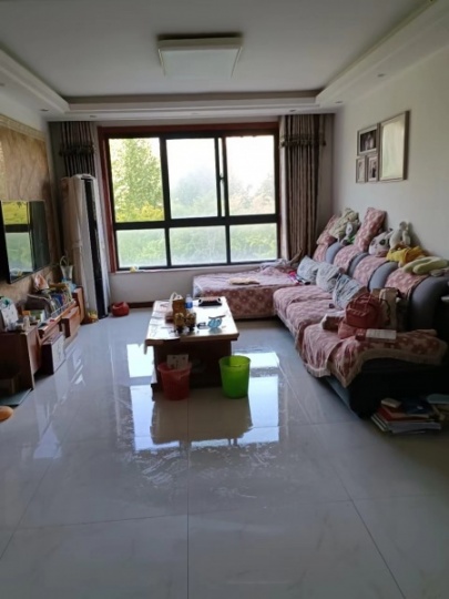 急售風(fēng)水好房子，簡(jiǎn)裝，送品牌家具家電，可拎包入住