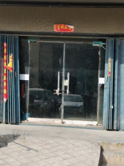 大來(lái)店社區(qū)東區(qū)南門(mén)門(mén)面房出租，上下兩層八十多平方
