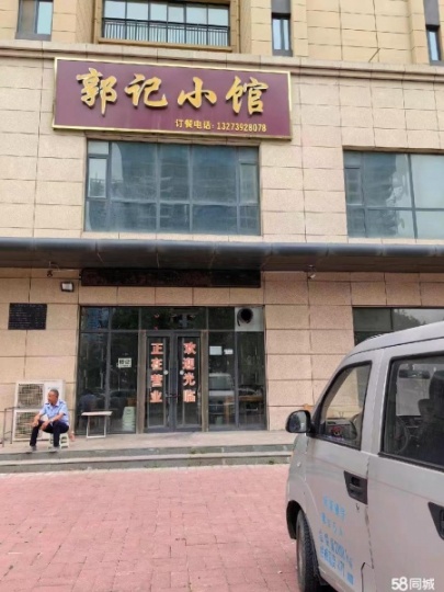 地理位置優(yōu)越，人流量大，有固定客源，本人家里有事，現(xiàn)在忍痛轉(zhuǎn)讓，無(wú)轉(zhuǎn)讓費(fèi)